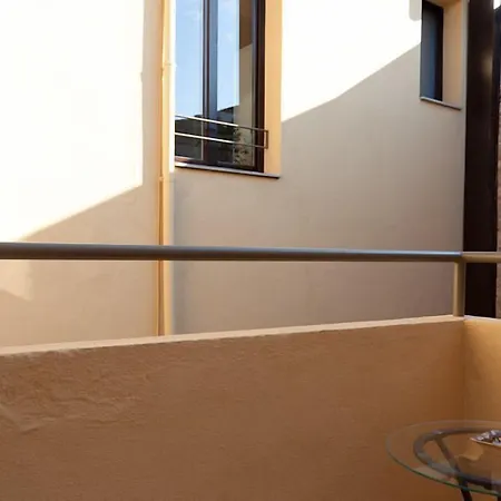 Honey Bed & Breakfast 4*